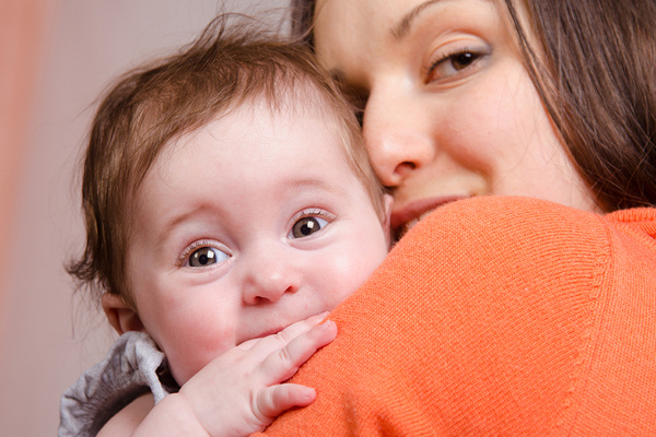 如果选择国外“志愿者”作为其代孕妈妈，价格可能达到百万。